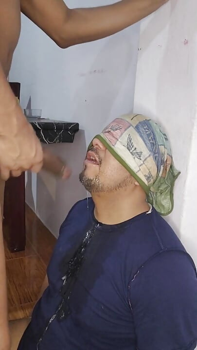 Dipegang ke dinding