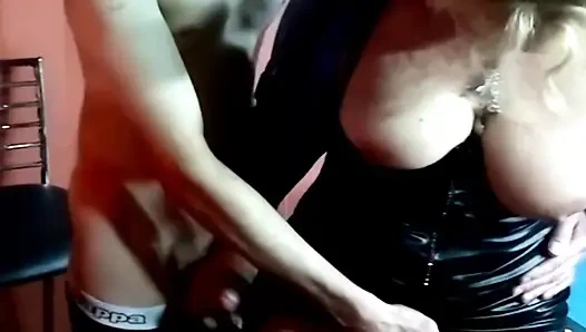 Tante girang perancis rambut pirang toket besar dientot habis-habisan