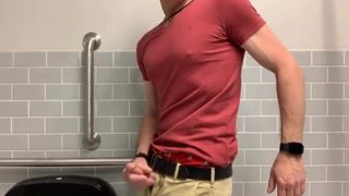 JERKING OFF & CUMMING AT THE AIRPORT