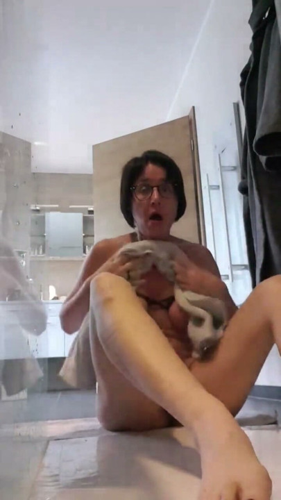 Squirt in bathroom | Clip 1