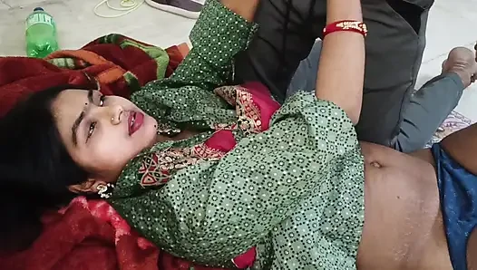 Kurvige indische bhabhi hartes im Schlafzimmer mit Devar - Amateur Desi selbstgedrehtes rollenspiel
