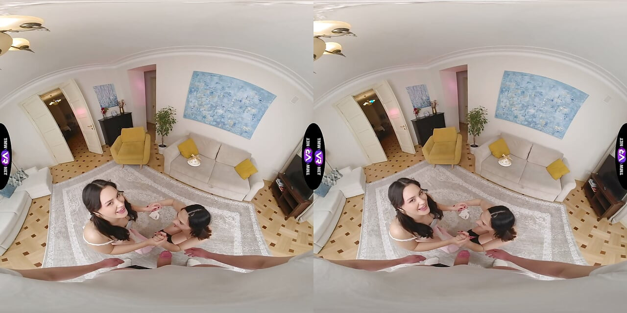 Napalone dziwki Roxy i Amelia dziękują mu z podwójnym lodzikiem - teenMegaWorld