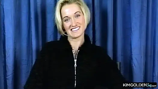 Блондинка Verfuehrerin в диком экшене с игрушкой