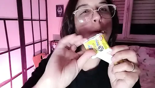 Bubblegum çiğnerken az ve soyun - tavşan tezgahçı