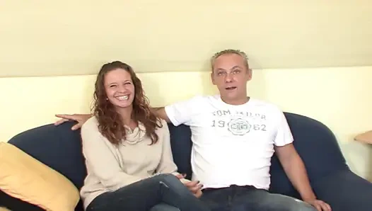 Sexy deutsche schlampe in einem hervorragenden dreier gebraten