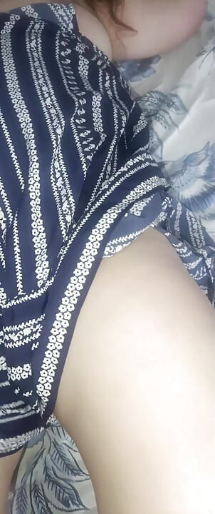 Wife gives a and splits her legs