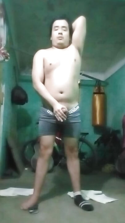 Isus în boxer trăgându-și penisul # 150