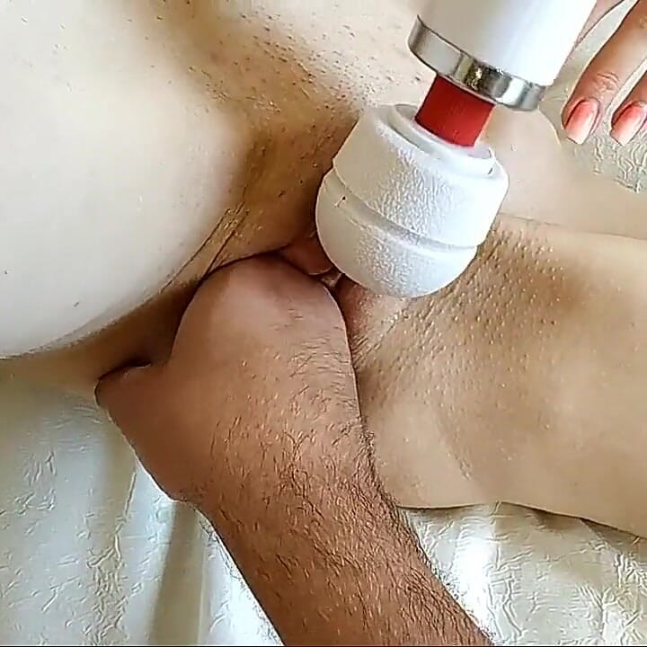 Cô vợ gợi cảm hứng tình tryies fisting lần đầu tiên với âm hộ khít khao hoàn hảo