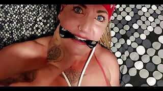 القتال مثل العاهرة