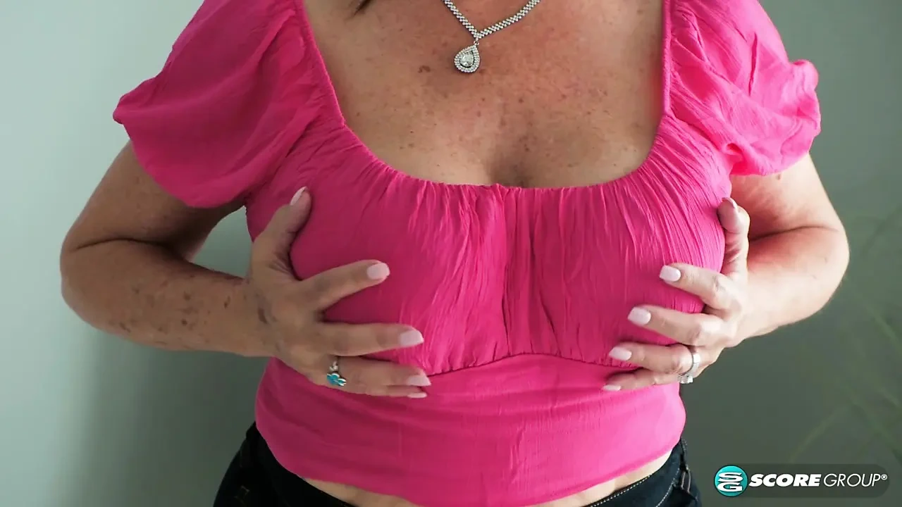 61岁的Lani的阴户有多湿？观看、聆听和发现