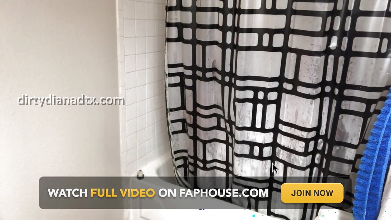 Diana si cewek semok lagi mandi bareng diana yang super bejat