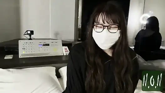 Drehbuchlose Leidenschaft, ein Kameramann fällt auf den Receptionisten und fängt eine echte, untagierte Begegnung ein