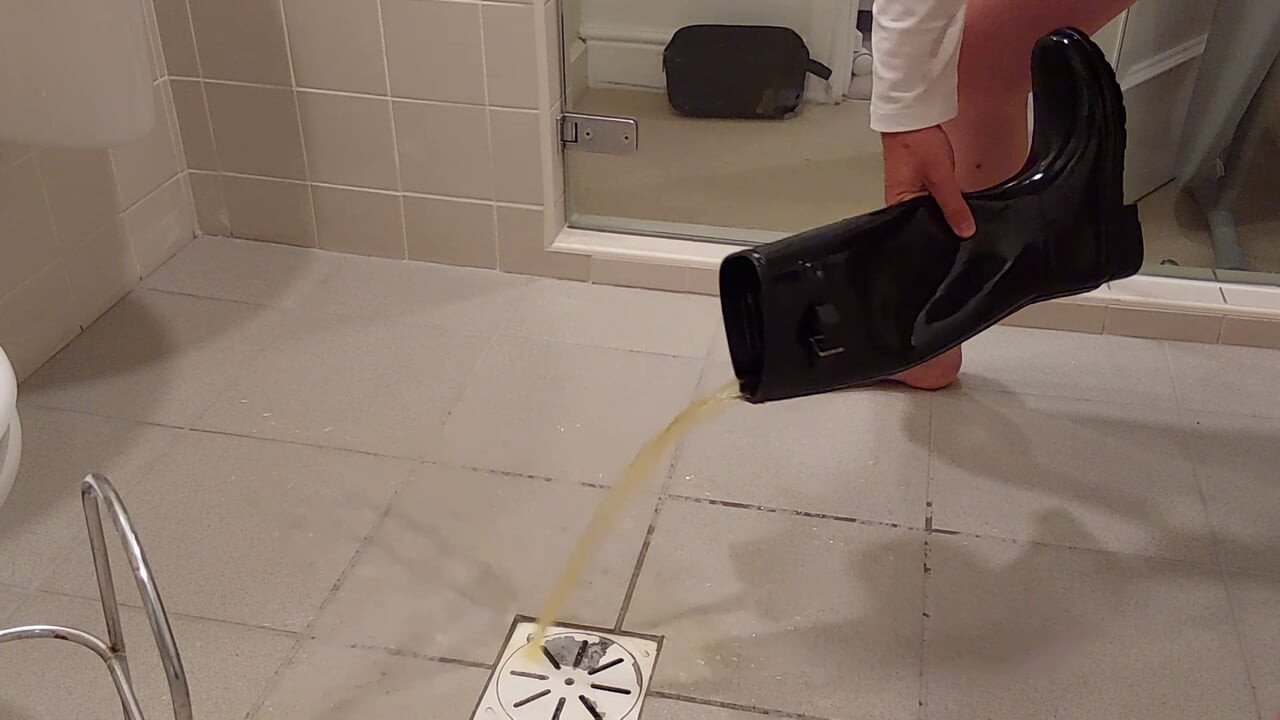 Pissing in her Hunter boots