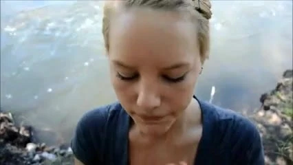 outdoors blow job(river side)