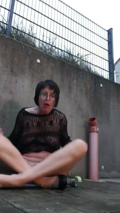 Hard slave squirt outdoor | Clip 2