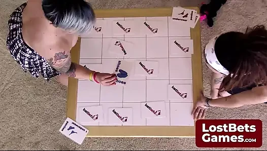 Striptiz Bellek oyunları oynarken benzersiz bir twist