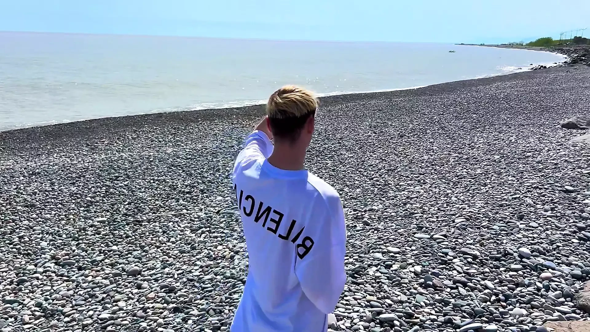 Persuaded a passer-by to give a for money on the beach
