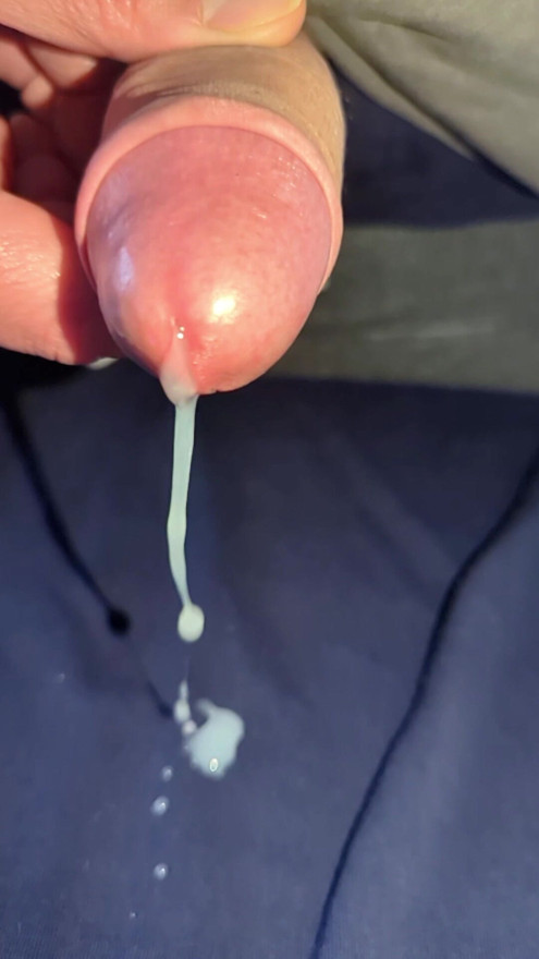 Vorhautpenis krass am spritzen lol