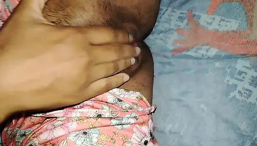 Evde otostop çekiyor, fışkırtmayı bırakmıyor