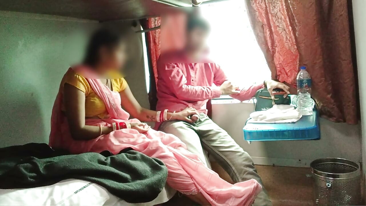 Partea 2 Tren Mein Suhagarat cu Bhabhi Dewar în trenul în mișcare Bhabhi sărbătorește Suhagarat cu Dewar pentru prima oară Audio hindi