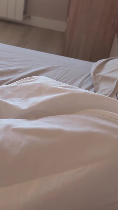 大きなお尻の義姉が私のベッドでパンティを履いていない - 我慢できず、うっかり中に射精してしまった |クリップ3