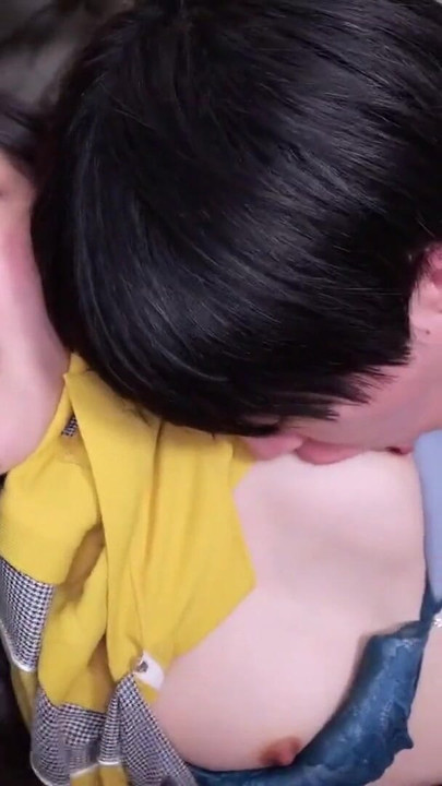 Part 1 The Married Woman Part Who Messes Up The Bar Is Always On The Verge And Is On The Verge Of Fire! Just then, a big mess of a large number of condom orders! ? The married woman part-timer, who has no more left, struggles to sell out the condom! | Clip 1