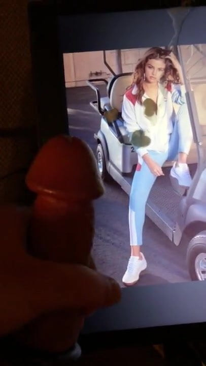 Selena Gomez cumtribute