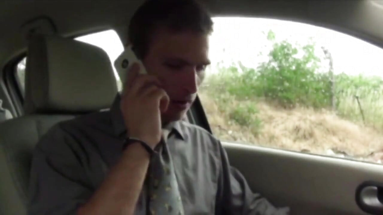 Enzo fucked by straight worker in suit and class outdoor