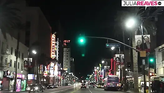 Schätzchen streichelt kitzler, während der liebhaber ihre enge muschi tief fickt