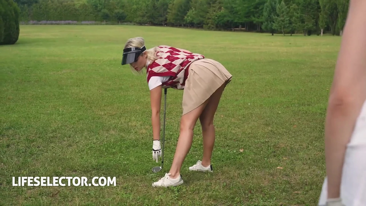 Megan Murkovski ve Jessie Ames golf sahası baştan çıkarma