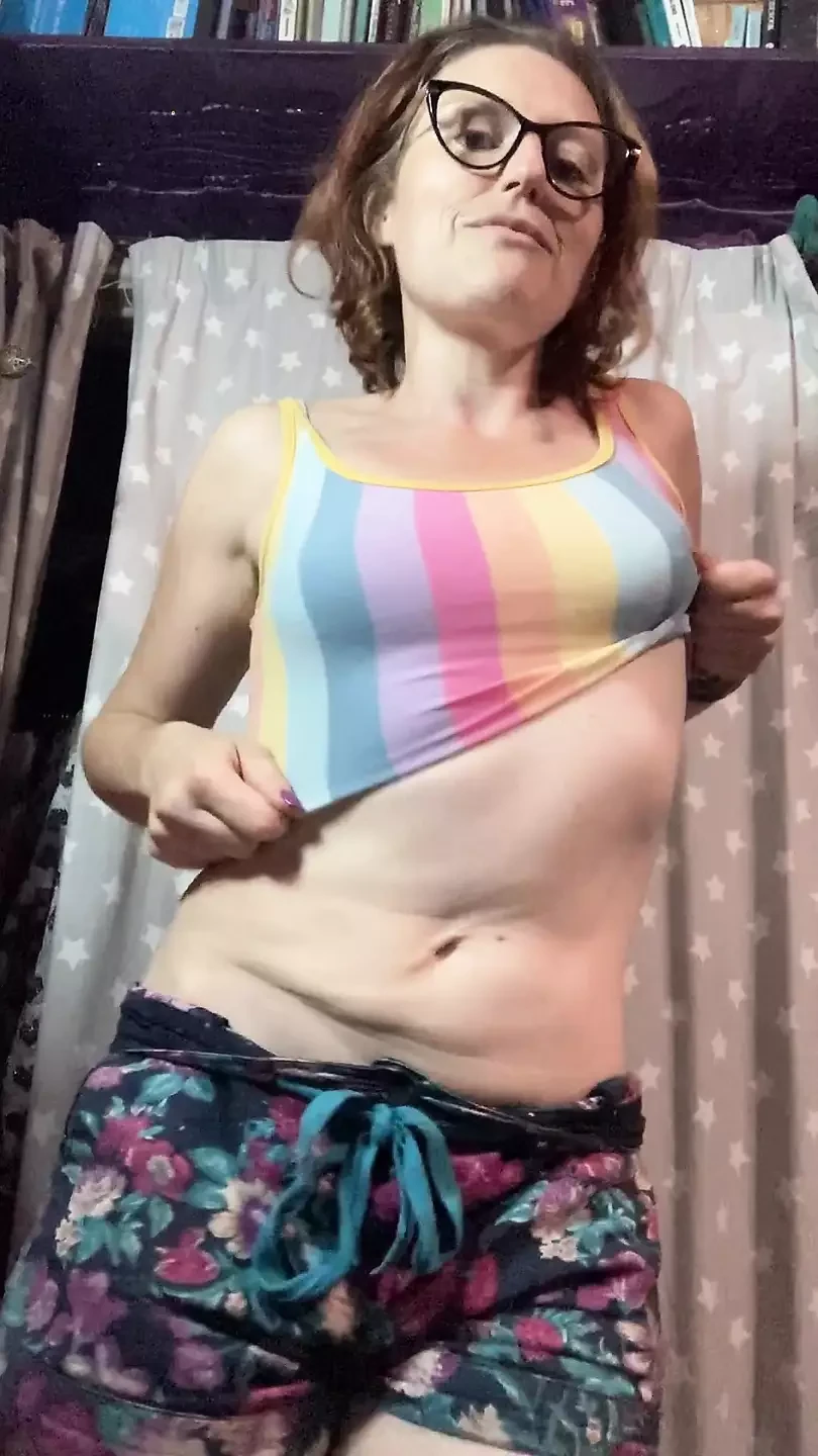 Dancing Rachel Wriggler does a slow strip, plays with her tummy and tits, and wiggles her bum and bits in your face