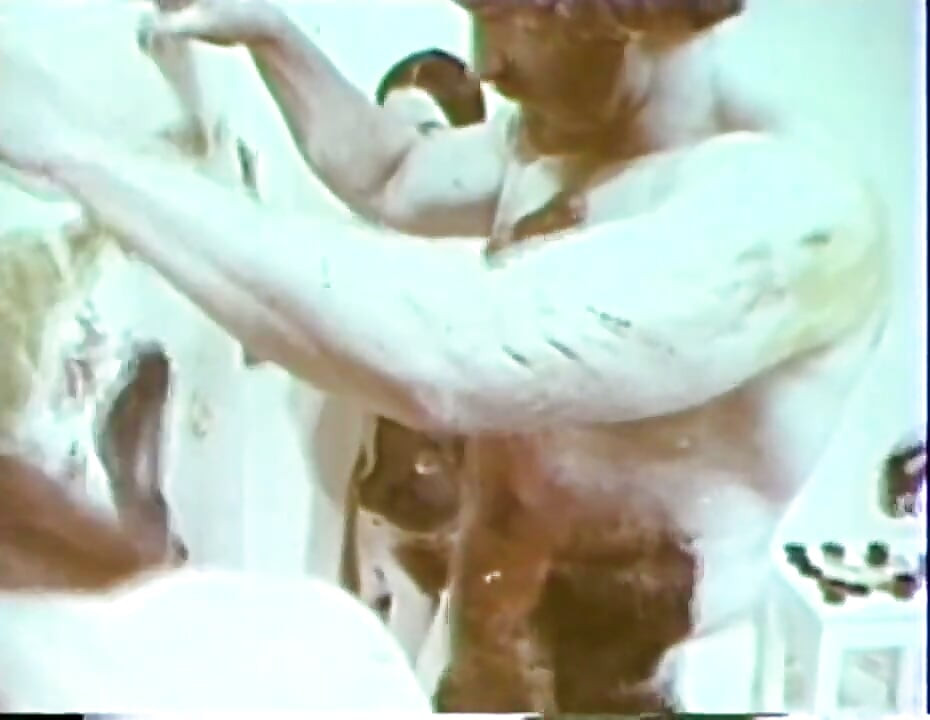 Fetele sexy incitante adoră videoclipurile sexuale retro