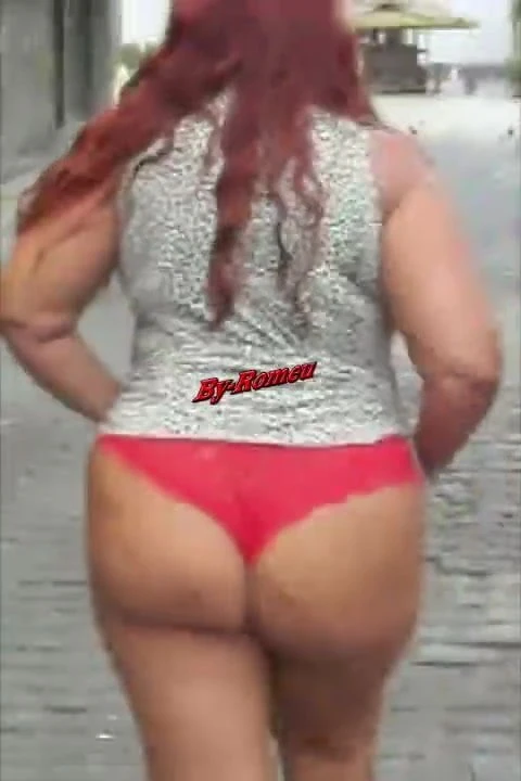 minha coroa gostosa desfilando