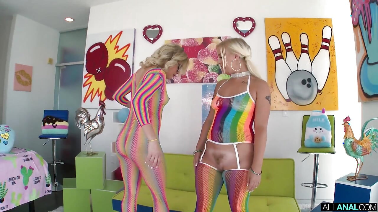 벨라와 케이티의 보짓물 가득한 애널 사건