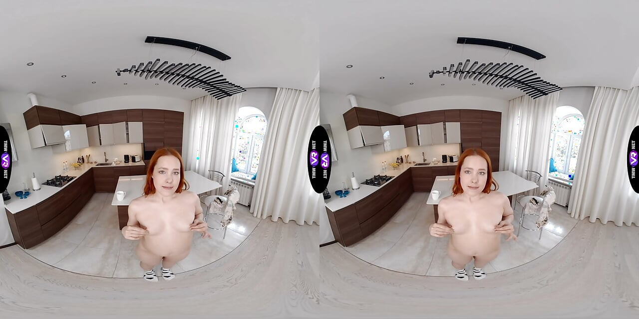 Nicole Murkovski excitée saute le thé pour se masturber le matin - teenmegaworld