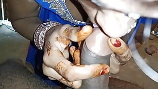 India cuñada hace una mamada y bebe semen