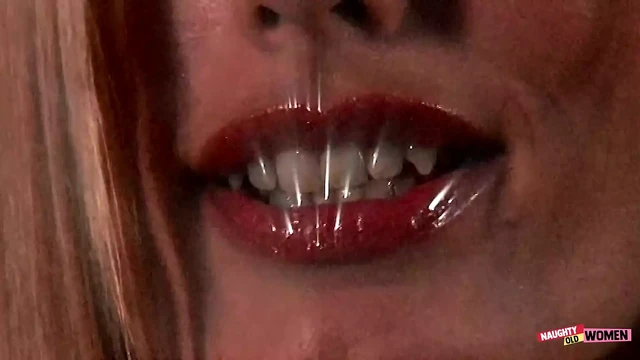 After Dildoing Her MILF Cunt the Brunette Eagerly Sucks His Dick and Rides Him Passionately