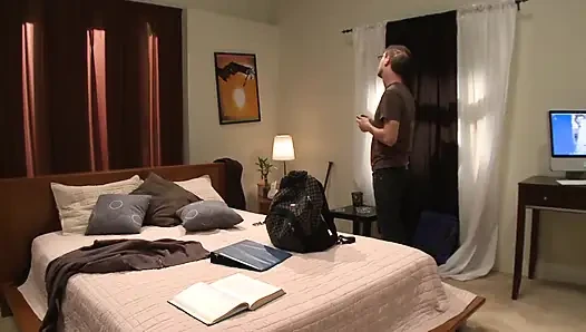 Sürtük esmer sert sikişten sonra yüzüne boşalıyor