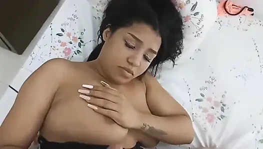 Cewek Meksiko tiba-tiba datang ke Amerika Serikat dan ngentot pacarnya yang nggak pernah tinggal di rumah