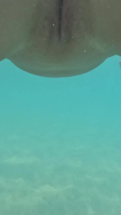 水下阴户玩弄塞子