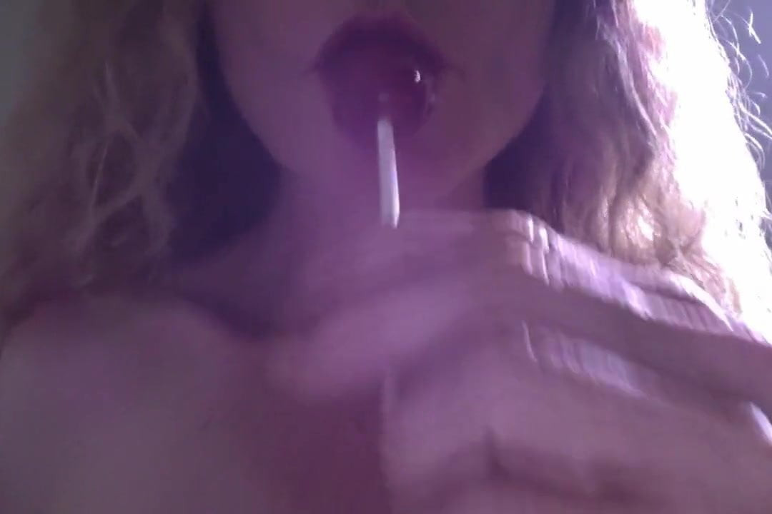 Naughty girl best lollipop suck, wants face fuck bad!!!