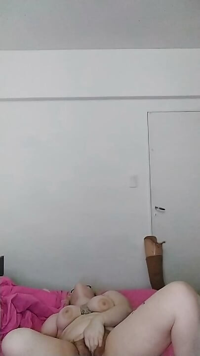 Double amputee masturbates screaming for cock!