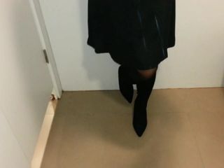 Zwarte suède laarzen met panty -teaser 2