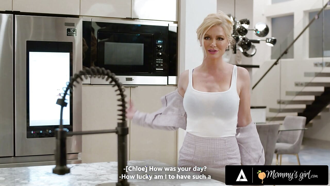 MOMMY'S GIRL - MILF Serene Siren & Stepdaughter Chloe Surreal Get VERY Intimate - ENGLISH SUBTITLES
