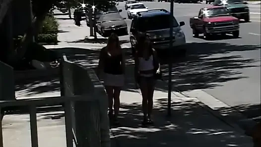 Sikişten sonra iki genç sürtük için büyük yarak döl takası