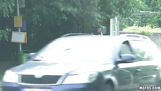 Mahsur kalan gençler - çoğu kız bir yabancıya göğüslerini teşhir etmek için çok utangaç olur, marina visconti değil