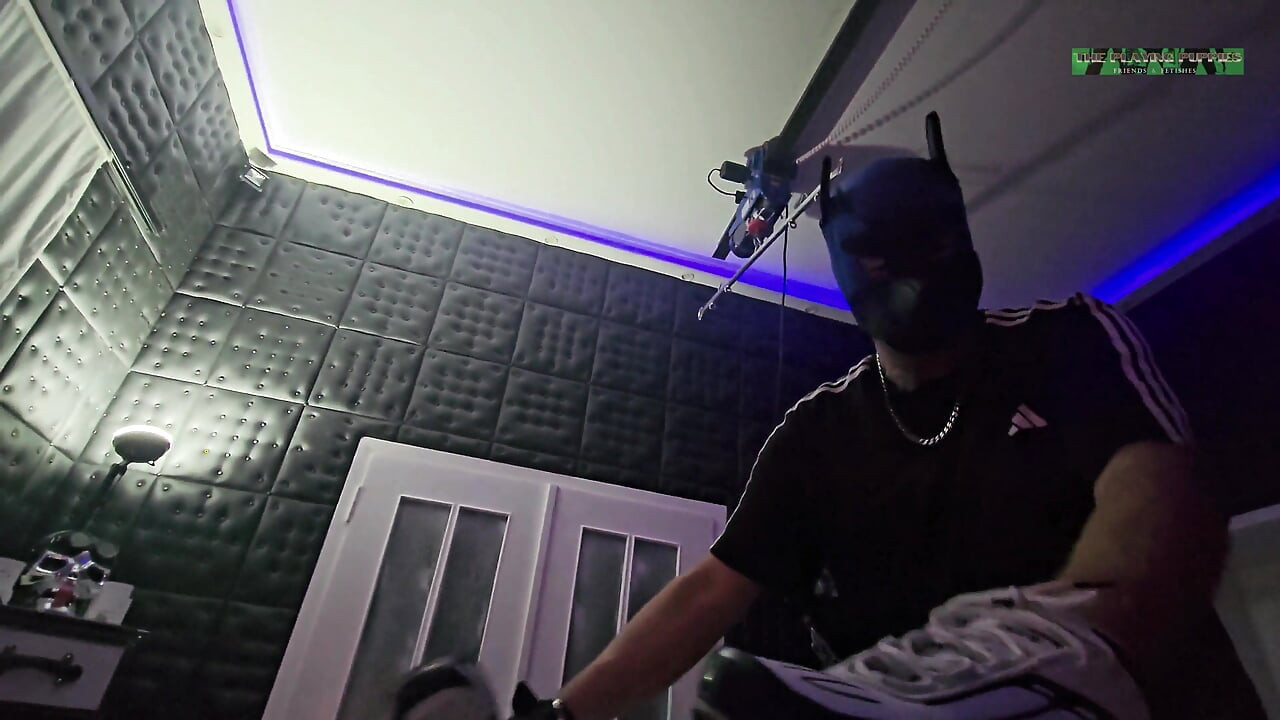 Hraní na potěšení z věšku, honění, tenisky, páchnoucí boty a žlutý balon část 2