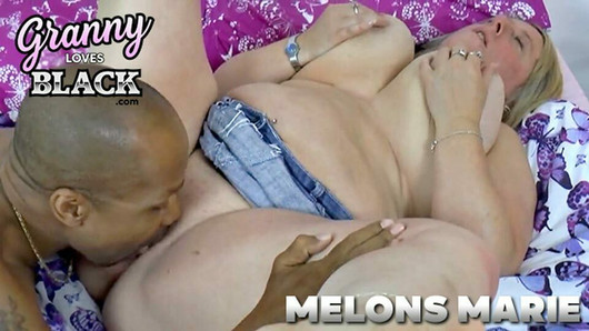 Grannylovesblack - Marie Melons krijgt haar tieten geneukt