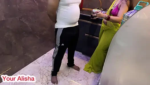 Alisha yenge su boi ile sikiliyor!!