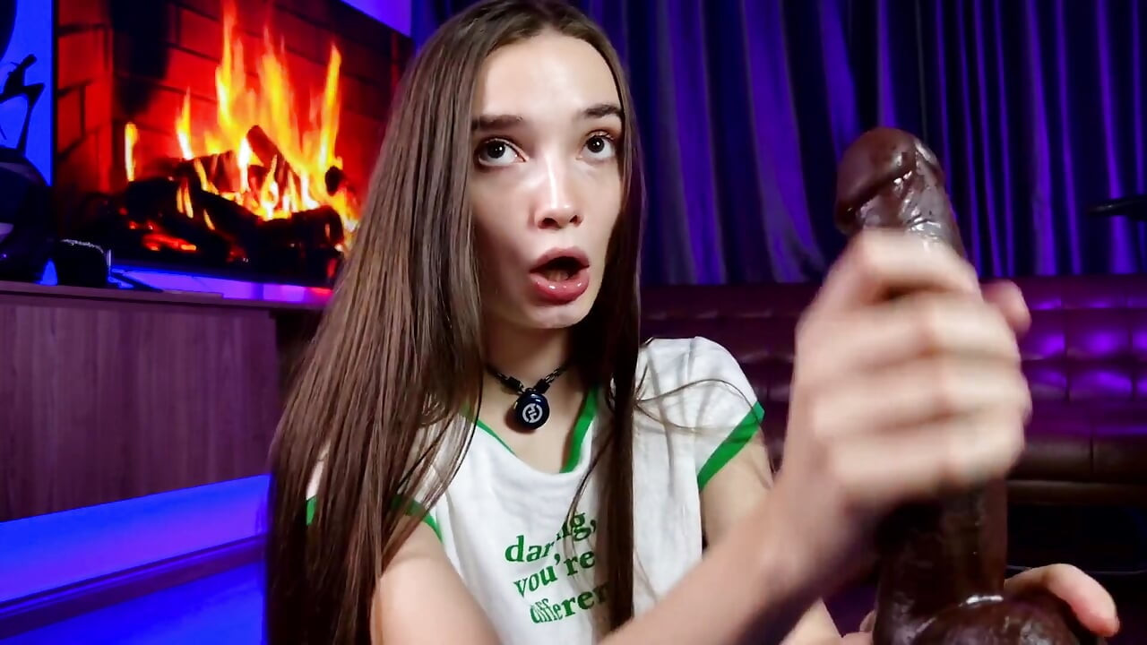 彩色强度：粉红色紧身裤和地板阴蒂玩